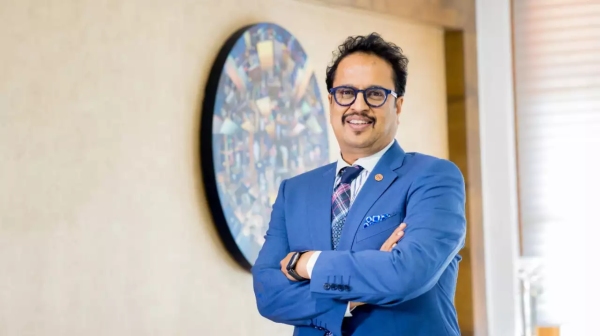 8ஆம் வகுப்பில் பெயில்.. ஆனா இன்று 49,000 கோடி மதிப்புள்ள வங்கியின் உரிமையாளர்..!