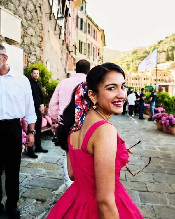 ஆனந்த் அம்பானி-யின் காதல் கடிதம்.. உடம்பு முழுக்க அள்ளி பூசிக்கொண்ட ராதிகா மெர்ச்சன்ட்..!! 