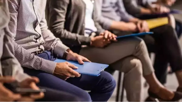  IT ஊழியர்களை பணியமர்த்துவதில் தாமதம்.. சுமார் 10,000 பணியாளர்கள் வெயிட்டிங்.. வெளியான ரிப்போர்ட்!