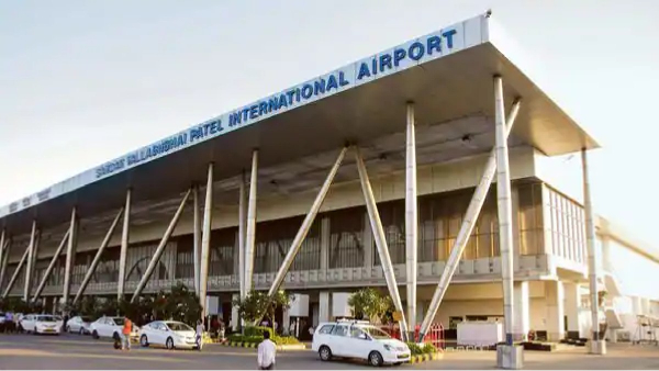 சுத்தி சுத்தி அடிக்கும் அதானி.. 1.75 கோடி முதலீடு.. அதுவும் இந்த துறையில் வாவ்..!! சுத்தி சுத்தி அடிக்கும் அதானி.. 1.75 கோடி முதலீடு.. அதுவும் இந்த துறையில் வாவ்..!!