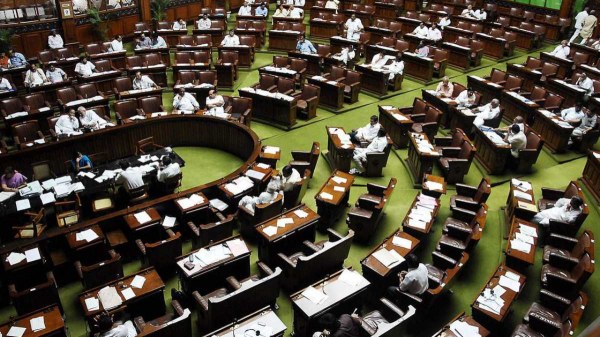 நாடாளுமன்ற MP-க்களின் சம்பளம் பற்றி தெரியுமா? அடடா இது தெரியாம போச்சே!