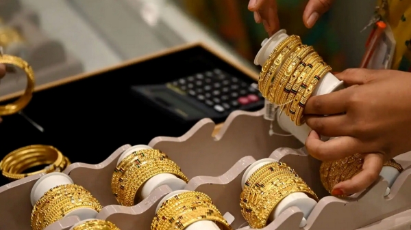 தங்கம் வாங்க போறீங்களா..? உஷாரா இருங்க, அடுத்த ஒரு வாரம் திக் திக் நேரம்..!! தங்கம் வாங்க போறீங்களா..? உஷாரா இருங்க, அடுத்த ஒரு வாரம் திக் திக் நேரம்..!!