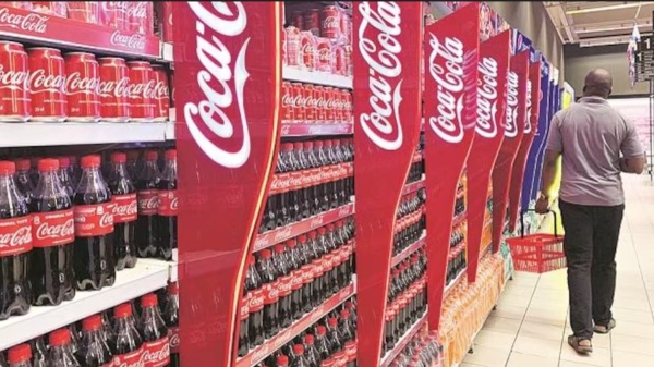 கூவி கூவி கோகோ கோலா பங்குகள் விற்பனை.. பெரிய தலைகளுக்கு வந்த ஸ்பெஷல் அழைப்பு..!! 