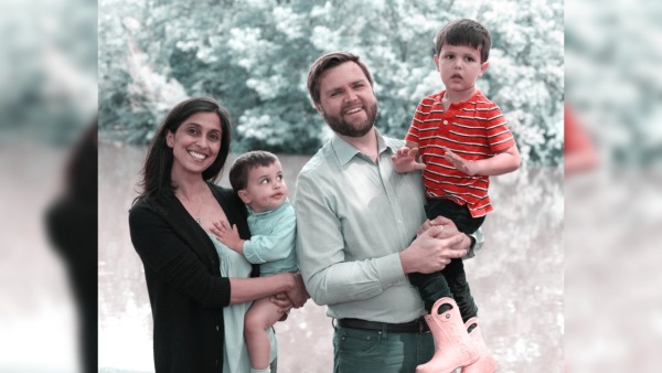 யாருப்பா இந்த உஷா வான்ஸ்..? டொனால்டு டிரம்ப் அறிவிப்பால் ஓவர்நைட்டில் டிரென்ட் ஆன பெண்..!! 