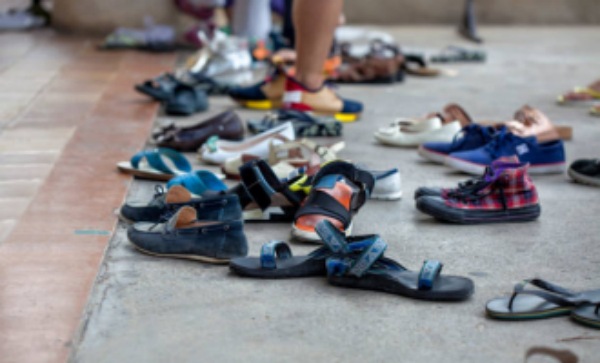  ரூ. 10 லட்சம் மதிப்பிலான காலணிகள் திருட்டு.. அதுவும் கோவில்ல மட்டும்.. 7 வருஷமா இதே தொழில்தான்! 