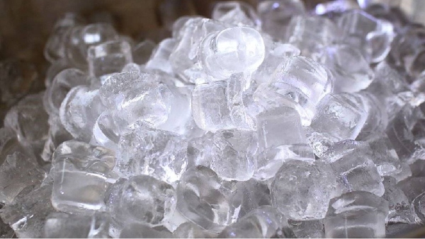 ராமநாதபுரம் மாவட்டத்தில் சக்கை போடு போடும் ஐஸ் கட்டி உற்பத்தி தொழில்.. எதற்கு பயன்படுகிறது தெரியுமா? ராமநாதபுரம் மாவட்டத்தில் சக்கை போடு போடும் ஐஸ் கட்டி உற்பத்தி தொழில்.. எதற்கு பயன்படுகிறது தெரியுமா?