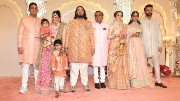  ஆனந்த் அம்பானி கல்யாணத்திற்கு ஸ்டைலா வந்த ரஜினிகாந்த், AR ரகுமான்.. கலக்கல் வீடியோ..!