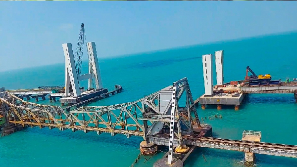 இந்த தேதியில் இருந்து பாம்பன் பாலம் செயல்பாட்டுக்கு வருகிறது.. தென்னக ரயில்வே முக்கிய அறிவிப்பு..! 