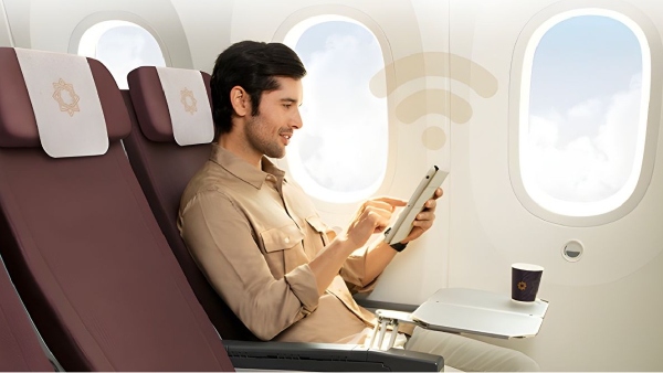  விமானத்தில் பயணிக்கும் போதும் இனி வைஃபை யூஸ் பண்ணலாம்.. புதிய திட்டத்தை அறிமுகம் செய்த விஸ்தாரா!