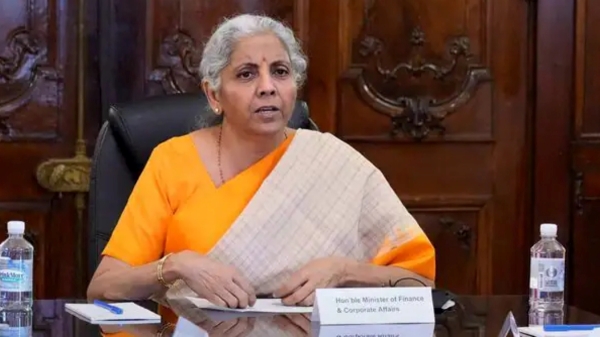 பட்ஜெட் 2024: மாத சம்பளக்காரர்களுக்கு நிர்மலா சீதாராமன் கொடுக்கப்போகும் கிஃப்ட்..! 