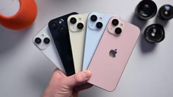 ஆப்பிள் ஐபோன் விலை குறைப்பு: வாடிக்கையாளர்களுக்கு இன்ப அதிர்ச்சி 