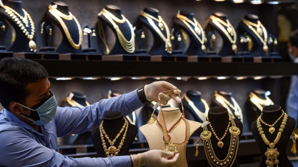 தங்கம் விலை மீண்டும் தடாலடி சரிவு.. சர்வதேச சந்தையை மதிக்காத இந்திய சந்தை.. செம சான்ஸ்..!!