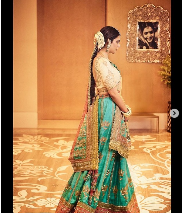 அம்மாவிடம் இஷா இரவல் வாங்கிய நகை.. கோடீஸ்வர பெண்களுக்கும் இந்தப் பழக்கம் இருக்கிறதா? 