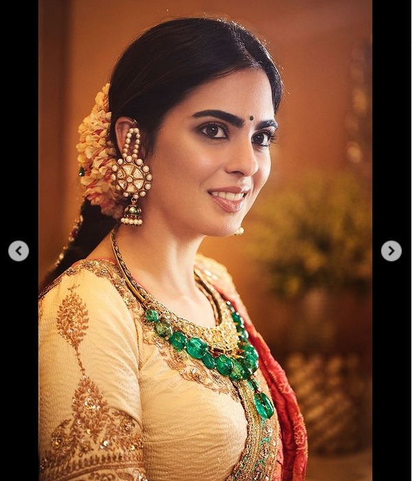 அம்மாவிடம் இஷா இரவல் வாங்கிய நகை.. கோடீஸ்வர பெண்களுக்கும் இந்தப் பழக்கம் இருக்கிறதா? 