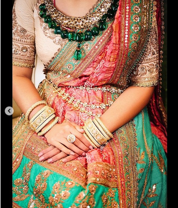 அம்மாவிடம் இஷா இரவல் வாங்கிய நகை.. கோடீஸ்வர பெண்களுக்கும் இந்தப் பழக்கம் இருக்கிறதா? 