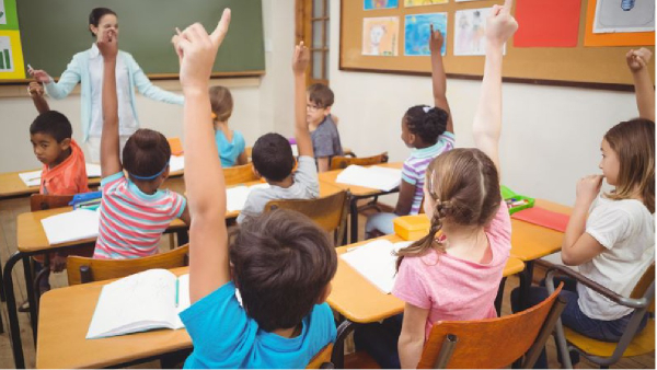  ஹைதராபாத்தில் எல்கேஜி-க்கு ரூ. 3.7 லட்சம் ஸ்கூல் ஃபீஸ்? சமூகவலைதளங்களில் கதறும் பெற்றோர்..!