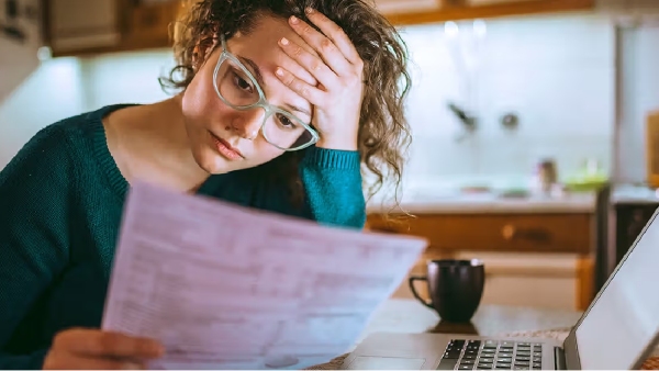 திடீரென வேலைய விட்டு தூக்கிட்டாங்களா? – இதையெல்லாம் ஃபாலோ பண்ணா நிதி சிக்கல்கள சமாளிக்கலாம்..!