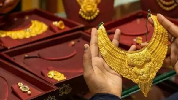  நகை பிரியர்களுக்கு ஷாக் கொடுத்த தங்கம் விலை.. சவரனுக்கு 280 ரூபாய் அதிகரிப்பு!