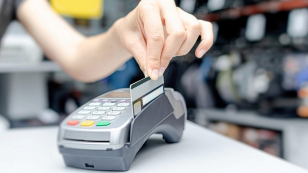 விமான நிலையத்தில் ராஜ விருந்து.. இந்த டெபிட் கார்டு இருந்தா போதும்..!!