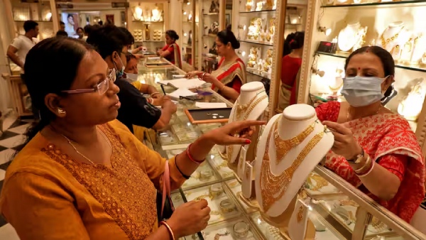 தங்கம் விலை அதிரடியாக குறைவு.. 1 சவரன் விலை இதுதான்.. கோயம்புத்தூர் மக்களுக்கு அருமையான சான்ஸ்! 