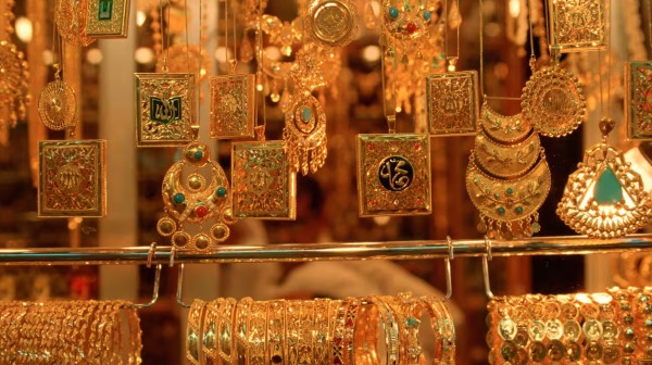 தங்கம் விலை 4 நாளுக்கு பின் உயர்வு.. வந்த சான்ஸ் மிஸ்ஸாகிவிட்டது.. நாளை காத்திருக்கும் சர்ப்ரைஸ்!! 