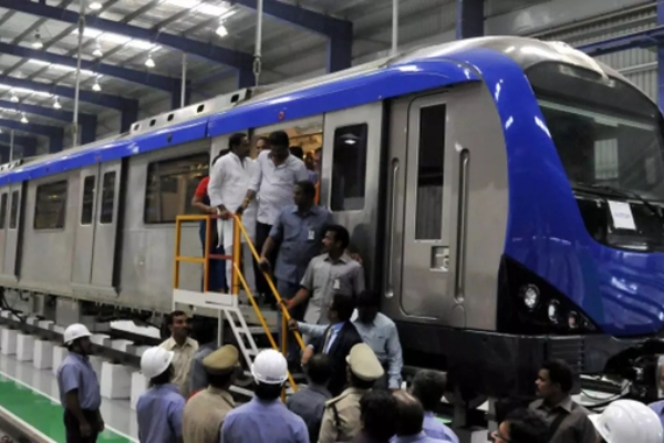 சென்னை மெட்ரோ: பளபளன்னு புதிய ரயில் பெட்டி ரெடி.. பார்க்கவே மாஸ்ஸா இருக்கு..!! 