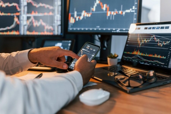  பங்குச்சந்தை முதலீட்டாளர்களுக்கு இன்று குட் நியூஸ்.. அட்டகாசமான லாபம் தரக்கூடிய 3 பங்குகள்..!!