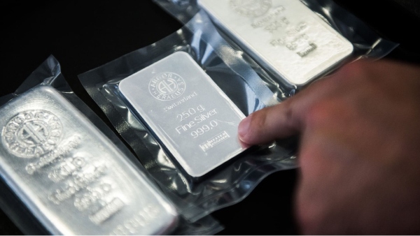 கூடிய சீக்கிரமே வெள்ளி விலை விஸ்வரூபம் எடுக்க போகிறது.. காரணம் என்ன தெரியுமா? 