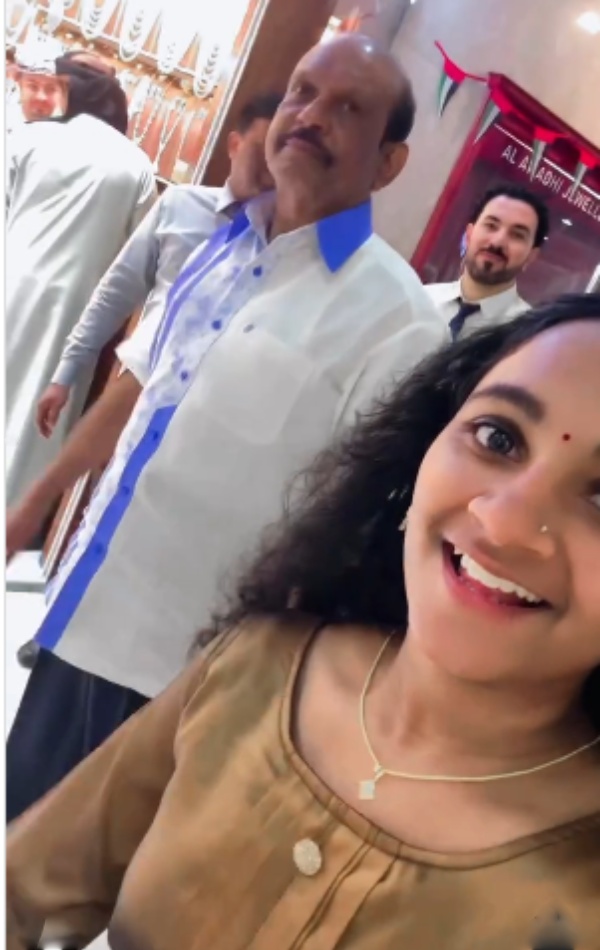  பில்லியனர் சார் ஒரு செல்ஃபி.. துபாயில் நடத்த கியூட் சம்பவம்..! 