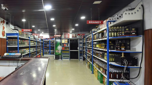 கேரள மதுபானக் கடைகளில் 50% பெண் ஊழியர்கள்.. அடேங்கப்பா..!! கேரள மதுபானக் கடைகளில் 50% பெண் ஊழியர்கள்.. அடேங்கப்பா..!!