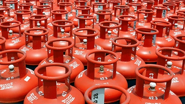  கேஸ் சிலிண்டரின் காலாவதி தேதியை கண்டுபிடிப்பது எப்படி? விபத்துகளை தவிர்க்க இதை தெரிஞ்சிக்கங்க!