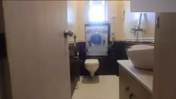  ரூம் போட்டு யோசிப்பாங்களா? கழிவறைக்கு மேல் வாஷிங் மெஷின்! 1.35 லட்ச வீட்டுக்கு இப்படி ஒரு செட் அப்!