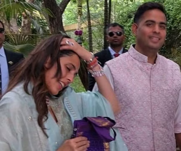 கோயம்புத்தூர் வந்த ஆகாஷ் அம்பானி.. நண்பனுக்கு கல்யாணம்ன்னா சும்மாவா! ஆனா 4 விமானம், 40 கார் ஓவர்?! 