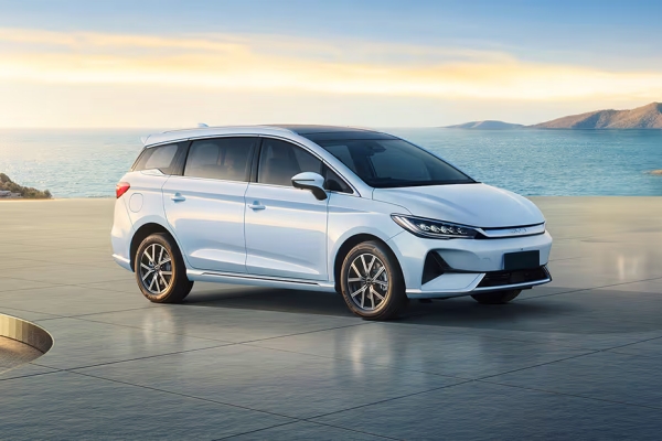 இந்தியாவை கலக்க வரும் EMAX7 கார்.. யாருடையது தெரியுமா..?