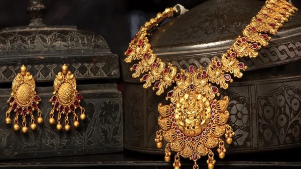  இன்று தங்கம் விலையில் மாற்றமில்லை.. 1 கிராம் தங்கம் 7400-க்கு விற்பனை! பொதுமக்கள் ஷாக்!