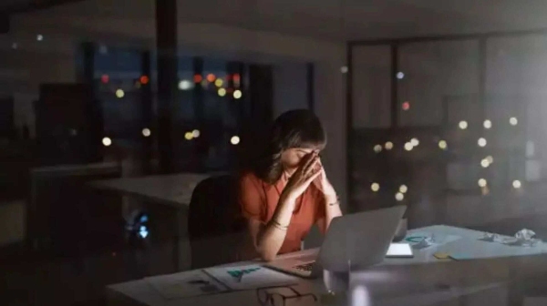 பணிச்சுமையால் உயிரிழந்த 26 வயது பெண்.. இறுதிச்சடங்கிற்கு நிறுவனத்தில் இருந்த ஒருவர் கூட வராத கொடுமை!