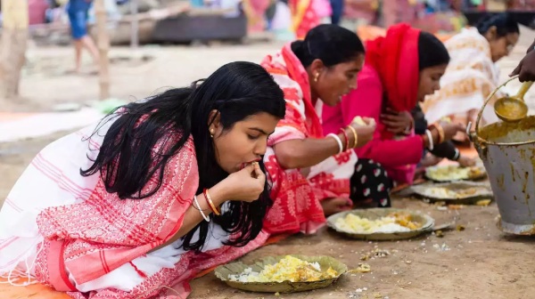 வீட்டில் ஒருவர் கூட சமைப்பதில்லை.. மாதம் 2,000 ரூபாய் செலவு..  வைரலாகும் கிராமம்..!!