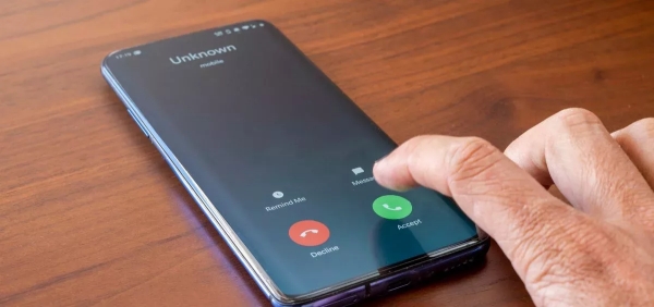 அப்பா ! நான் போலீஸ்ல மாட்டிக்கிட்டேன், உடனே பணம் அனுப்புங்க! – இது புதிய தொழில்நுட்ப மோசடி..! 