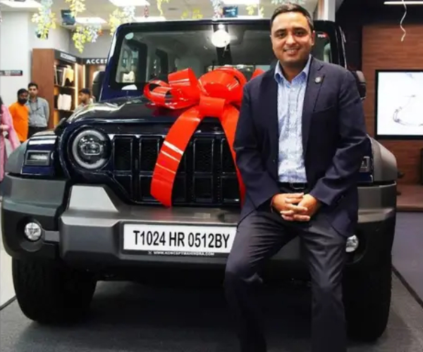  Mahindra Thar Roxx கார் 1.31 கோடியா.. போட்டிப்போட்டு வாங்கிய பிரபலம்.. யார் தெரியுமா?