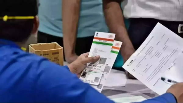 ஆதார் கார்டில் எத்தனை முறை பெயர் மாற்றம் செய்யலாம்? லிமிட் முடிந்து பிழை இருந்தால் என்ன செய்வது?