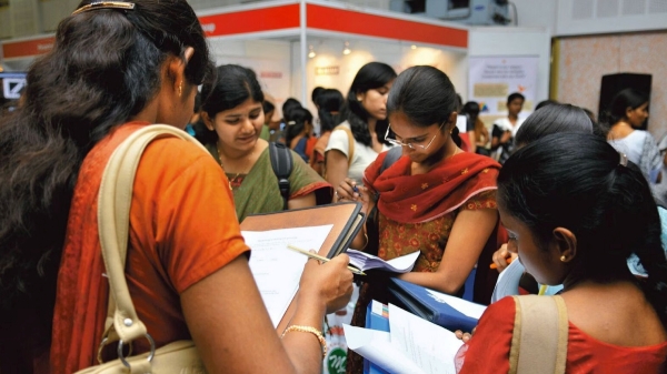  பெண்களுக்கான அசத்தல் சேமிப்பு திட்டம் 7.5% வட்டியில்! டைம் முடியப் போகுது! சீக்கிரம் கிளம்புங்க!