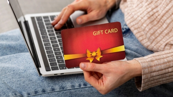 தீபாவளி கிஃப்ட் கார்டு.. வாட்ஸ் அப்பில் வந்த வினை.. ரூ.4.5 லட்சத்தை இழந்த இளைஞர்..! 