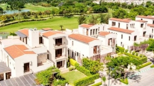 லம்போர்கினி கார் பரிசு: வீடு வாங்குனா ரூ.4.5 கோடி மதிப்புள்ள கார் கிஃப்ட்.. இது பயங்கரமா இருக்கே..!!