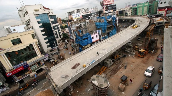 நிதி பற்றாக்குறை.. ஆமை வேகத்தில் நகரும் மேம்பால பணிகள்..! 