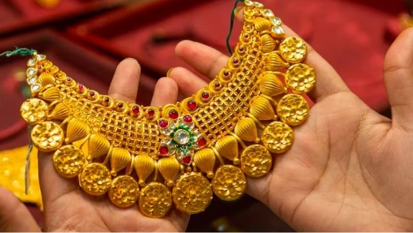 தங்கம் விலை: வேதாளம் முருங்கை மரம் ஏறியது.. ஒரு கிராம் தங்கம் ரூ.90 உயர்வு..!! 