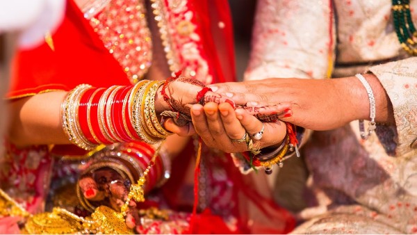  திருமணத்திற்கு வரன் பார்த்து.. திருமணச் செலவுக்கு பணமும் வழங்கும் மேட்ரிமோனி நிறுவனம்..! அடடே!