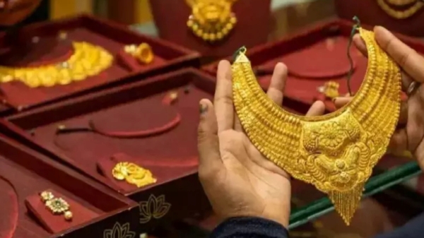 தங்கம் விலை அந்தர் பல்டி.. ஒரே நாளில் 1800 ரூபாய் சரிவு..!! 