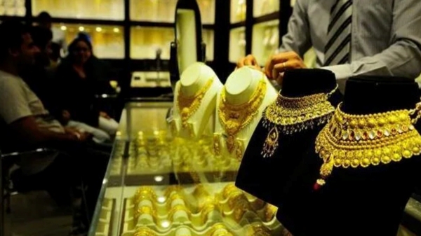  தீபாவளி முடிஞ்சதுமே குட் நியூஸ்.. தங்கம் விலை ரூ.16 சரிவு.. 1 சவரன் தங்கம் 58,960-க்கு விற்பனை!