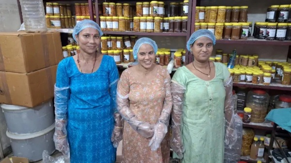 வெறும் ரூ.1500 முதலீட்டில் தொடங்கி ரூ.39 லட்சம் டர்ன்ஓவர் செய்யும் பெண்.. கேன்சரை எதிர்த்து சாதனை!