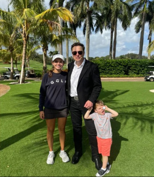  டிரம்ப் குடும்பத்தில் அங்கமாக மாறிய எலான் மஸ்க்.. பேத்தி இன்ஸ்டா போட்டோ.. டிரம்ப் சிரிப்பு..!! 